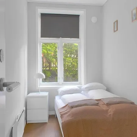 Private Room, Double Bed, Quiet And Central. Sm42