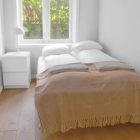 Private Room, Double Bed, Quiet And Central. Sm42 アパート